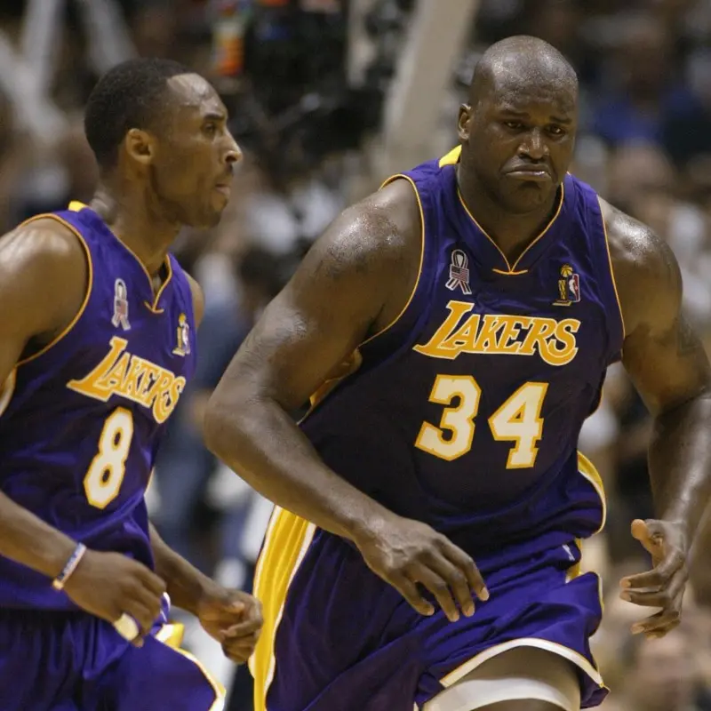 Shaquille O'Neal y Kobe Bryant en los NBA Finals del 2002 con Los Angeles Lakers