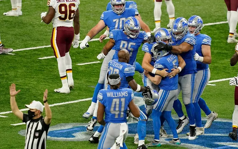 Los Detroit Lions celebran su triunfo sobre el Washington Football Team en la semana 10 de la NFL 2020