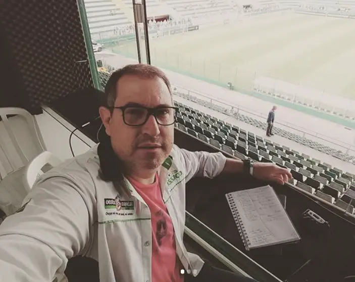 Instagram @rafaelhenzeloficial