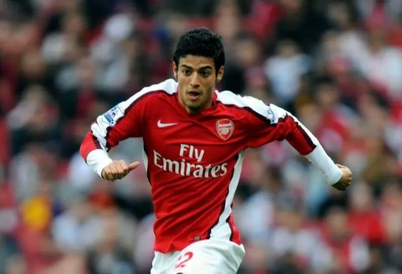 Carlos Vela jugando con el Arsenal.