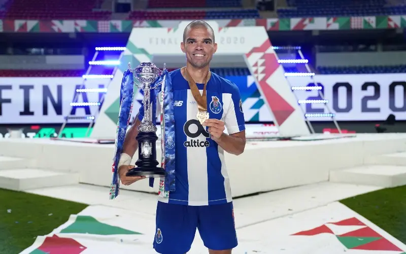 Pepe celebra el campeonato del Porto en la Liga NOS