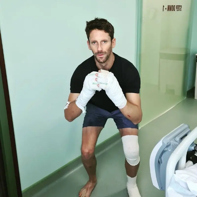 Romain Grosjean en un hospital de Bahréin después de su accidente - Instagram @grosjeanromain