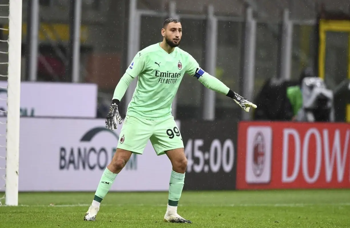 Gianluigi Donnarumma en juego con el Milán