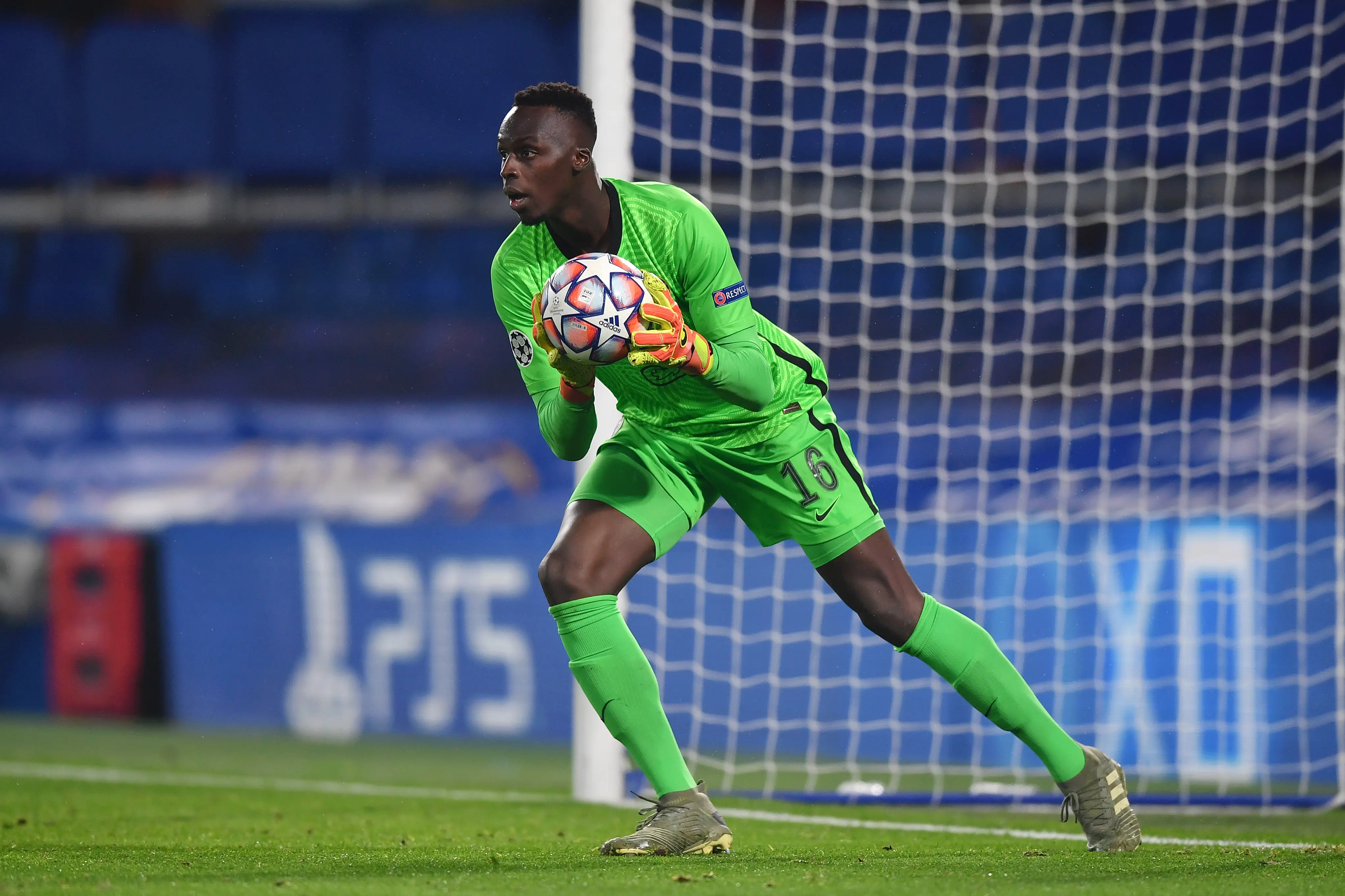 Edouard Mendy en partido de Champions League con Chelsea