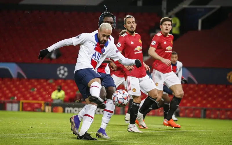 Neymar anota su gol en el partido entre Manchester United y PSG - Twitter @PSG_English