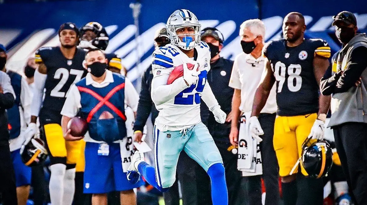 Un jugador de los Dallas Cowboys corre en el duelo contra los Pittsburgh Steelers - Facebook Dallas Cowboys