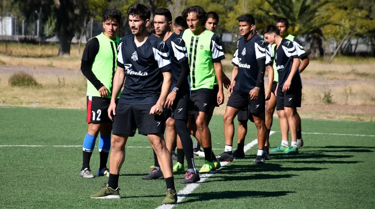 Atlético Capitalino de la LBM en un entrenamiento - Twitter @FuerzaChilanga