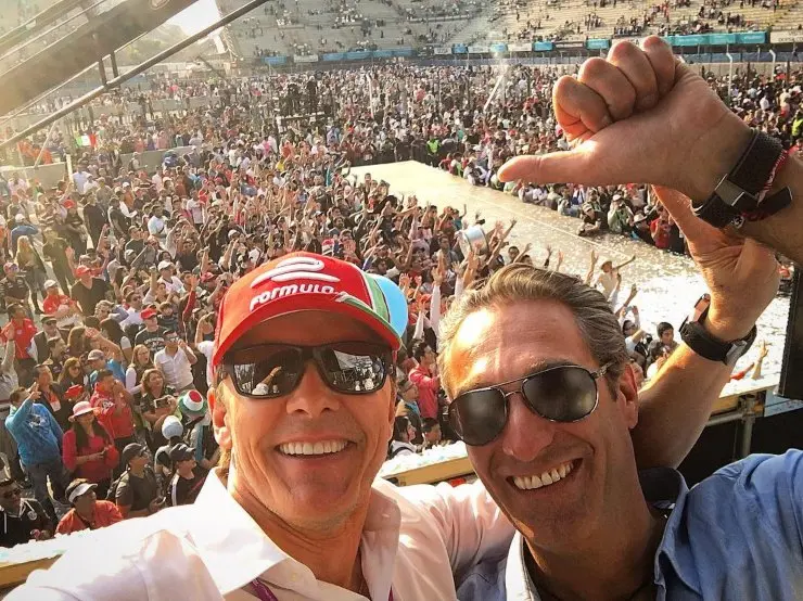 Adrián Fernández en un Gran Premio con Carlos Slim. (@adrianf007)