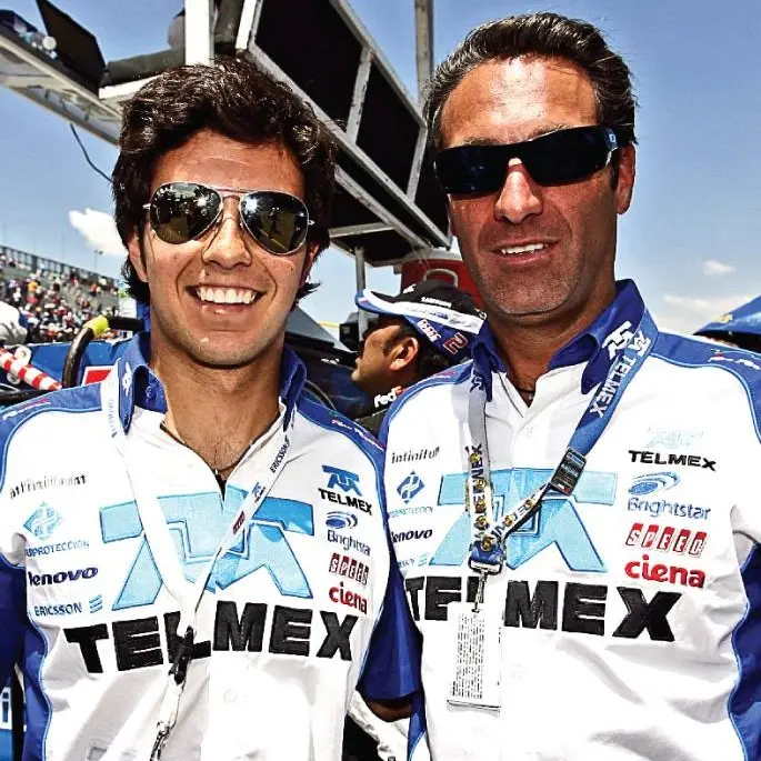 Checo Pérez y Carlos Slim Domit - Facebook Escudería Telmex