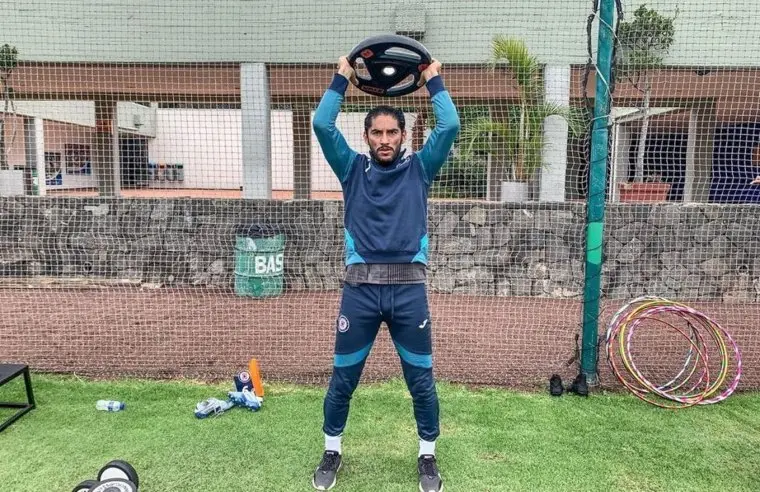 José de Jesús Corona en un entrenamiento de Cruz Azul. (@jjesuscorona01)