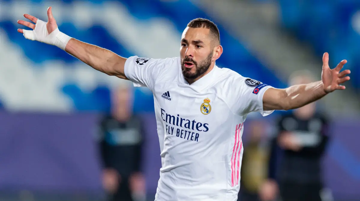 Karim Benzema celebra un gol con el Real Madrid