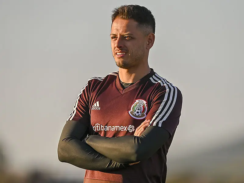 Chicharito en entrenamiento con México