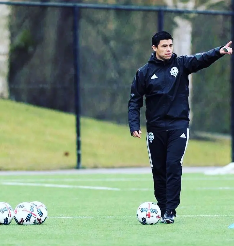 Gonzalo Pineda dirige entrenamiento del Seattle Sounders