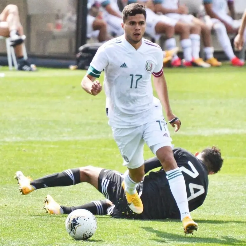 Alan Medina en un partido de México - Instagram @alanmedinac