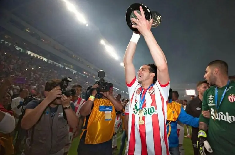 Kevin Chaurand celebra el título del Necaxa 2016 - Instagram @kevinchaurand