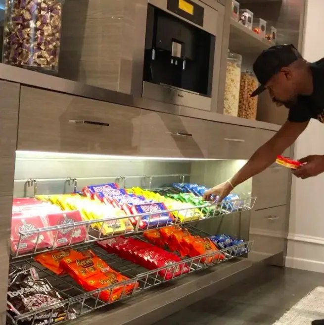 Floyd Mayweather y su dulcería en casa
