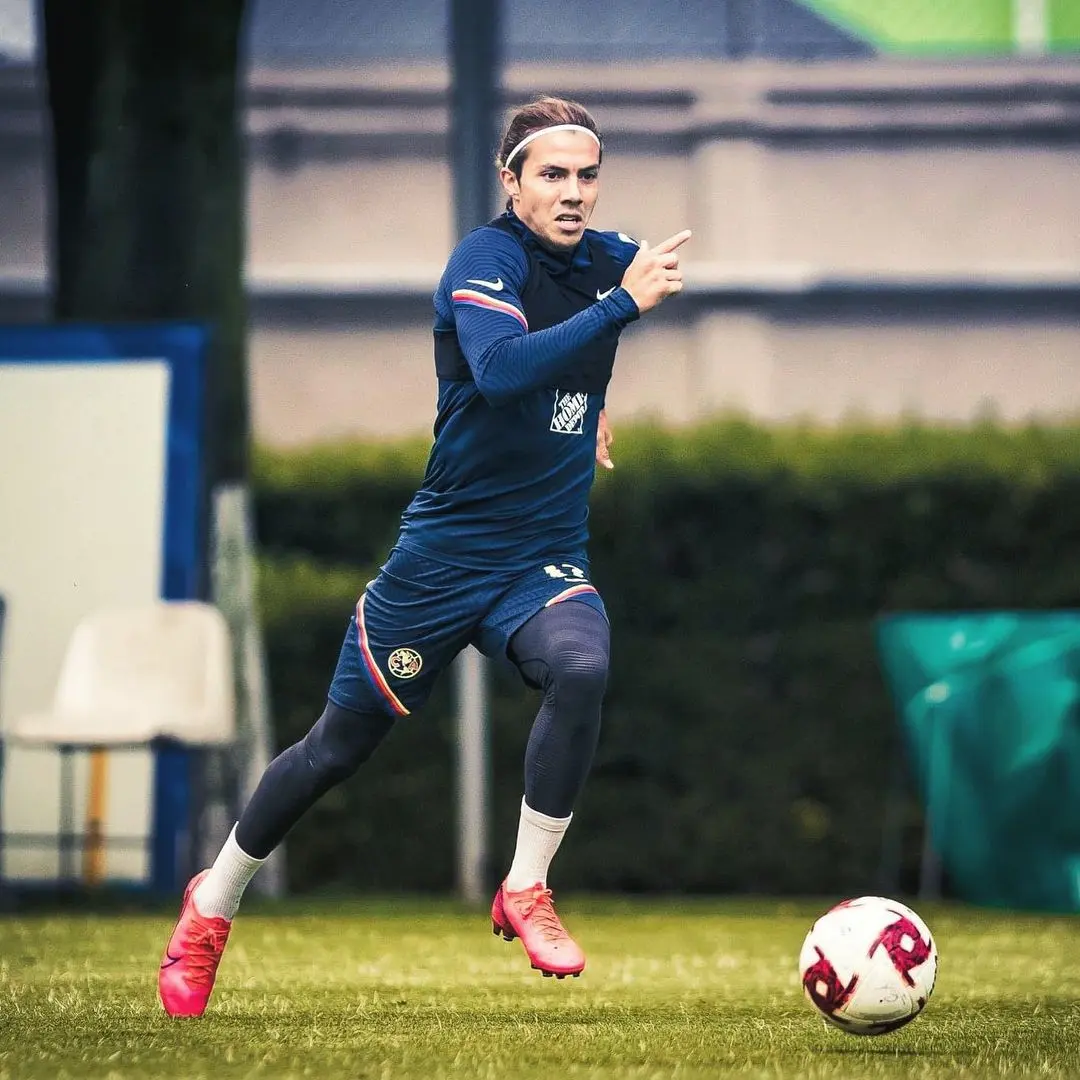Sebastián Córdova en un entrenamiento del América