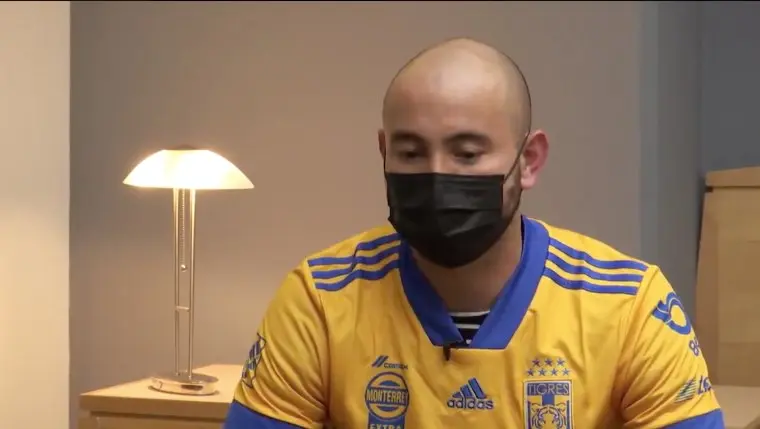 Carlos González en su presentación con Tigres - Twitter @TigresOficial