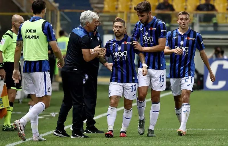 Papu Gómez y Gasperini tuvieron un altercado en un partido de Champions League - Facebook Atalanta Bergamasca Calcio