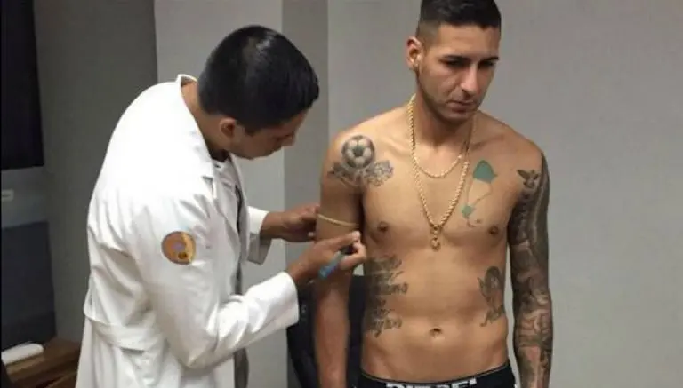 Ismael Sosa en los exámenes médicos con Tigres
