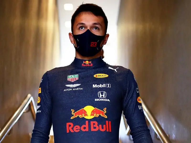 Alex Albon con Red Bull - Twitter @RedBullRacing