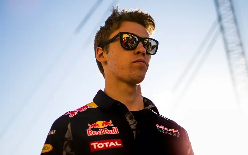 Daniil Kvyat con Red Bull - Twitter @RedBullRacing