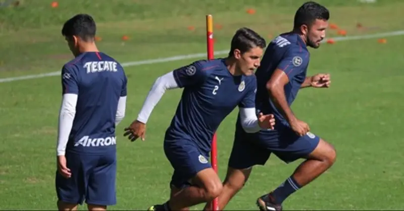 Van Rankin no entra en planes de Chivas (FB: Chivas)