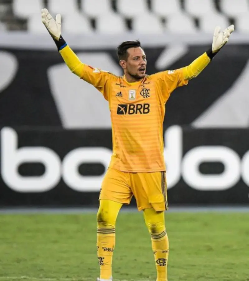Alves milita en el Flamengo (@diegoalves)