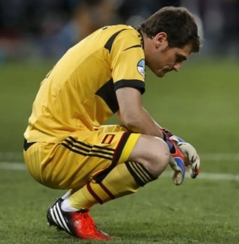 Pese a su calidad no se salvó de Messi (@ikercasillas)