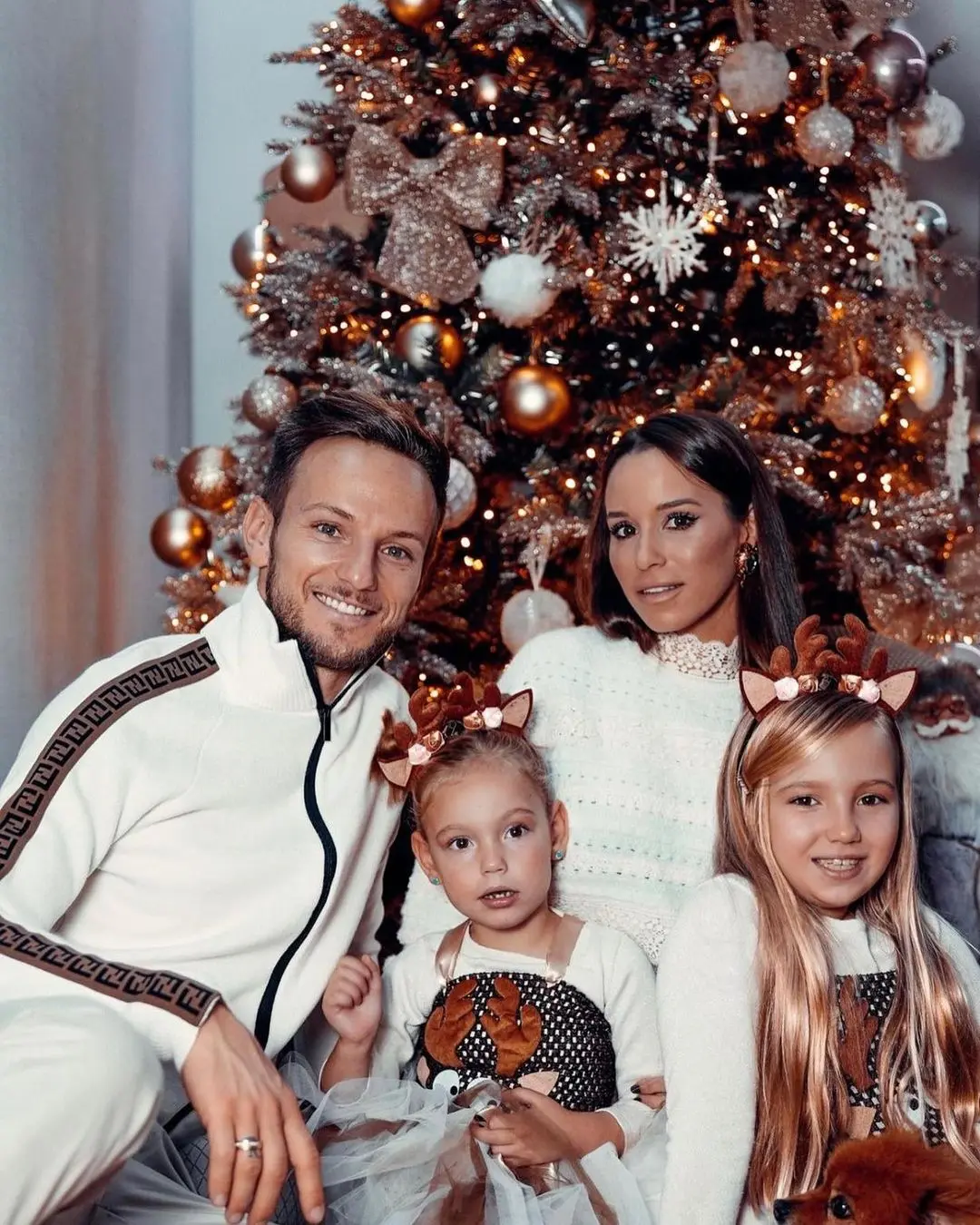 Ivan Rakitic y su familia en esta Navidad