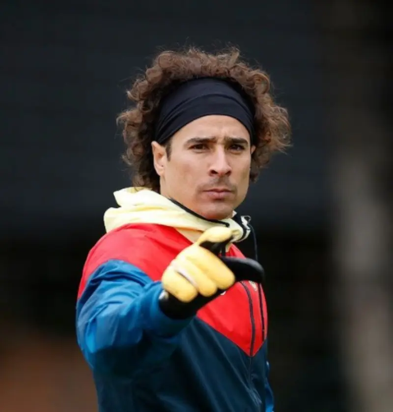 Ochoa recibió cinco goles del Barcelona (@yosoy8a)