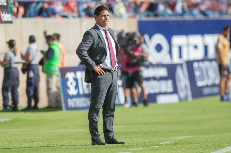 Alfonso Sosa dirige un partido del Atlético de San Luis - Twitter @AtletideSanLuis