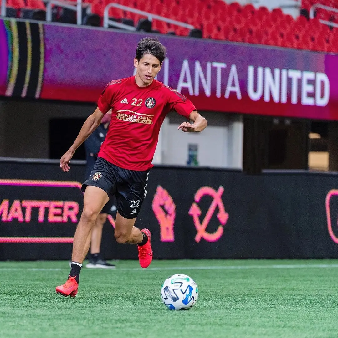 Jürgen Damm calienta con el Atlanta United