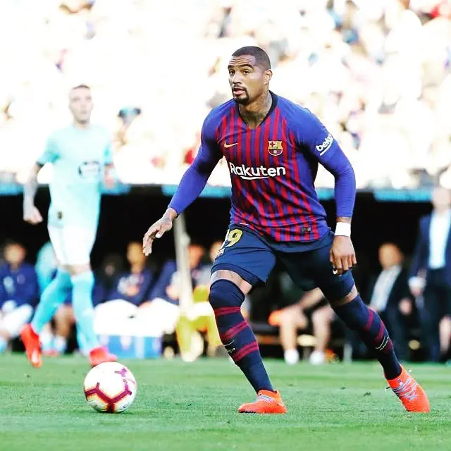 Kevin-Prince Boateng en juego con el Barcelona