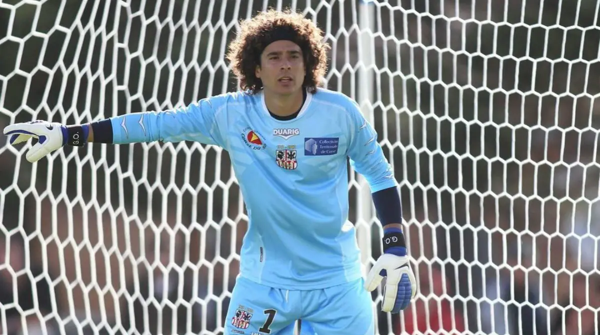 Ochoa en un partido del Ajaccio