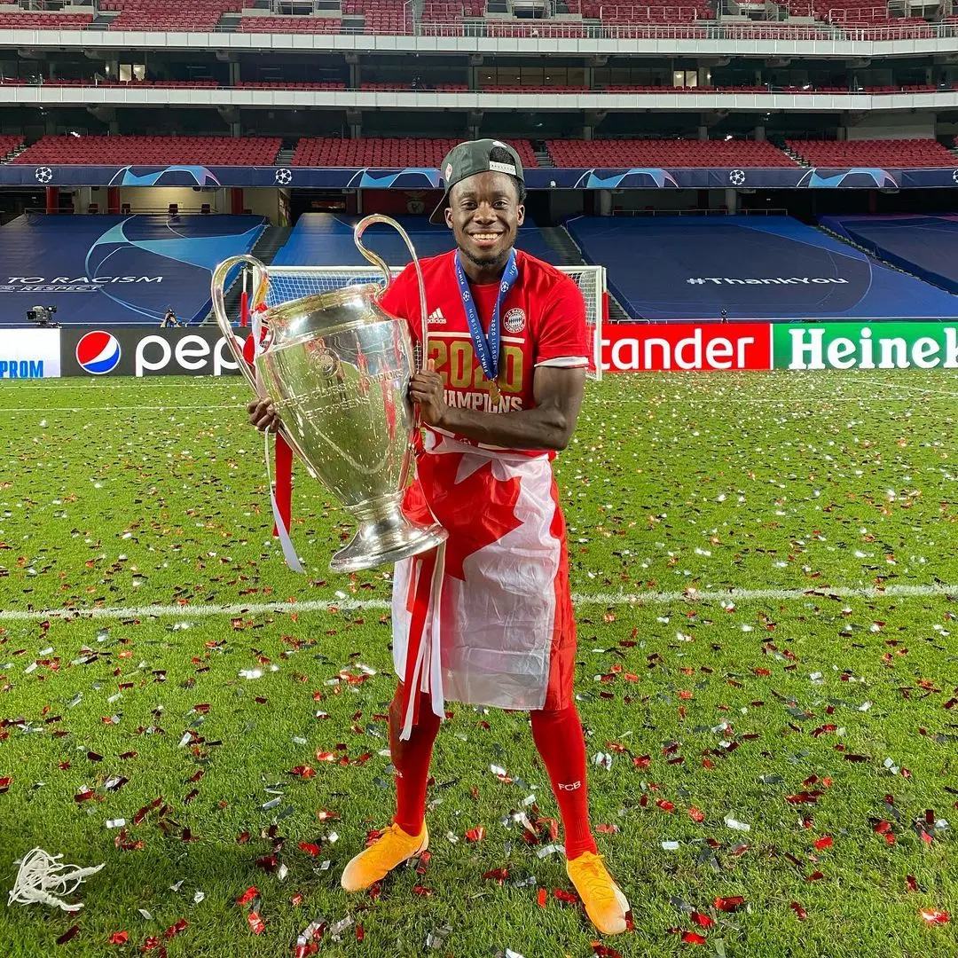 Alphonso Davies con la Champions League