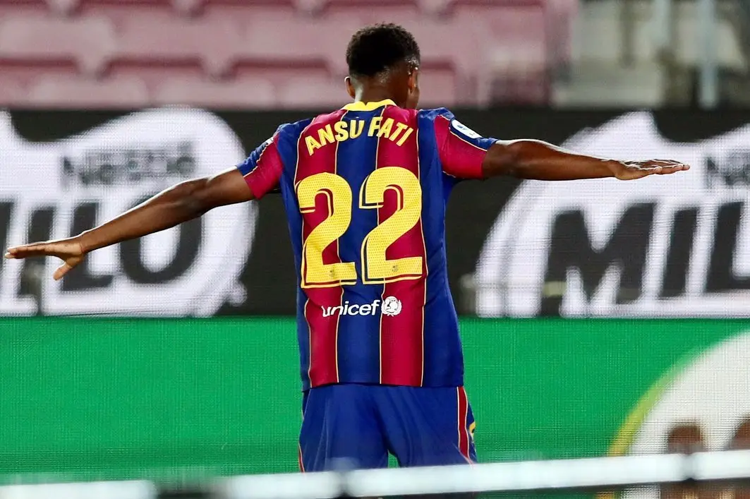 Ansu Fati celebra un gol con el Barcelona