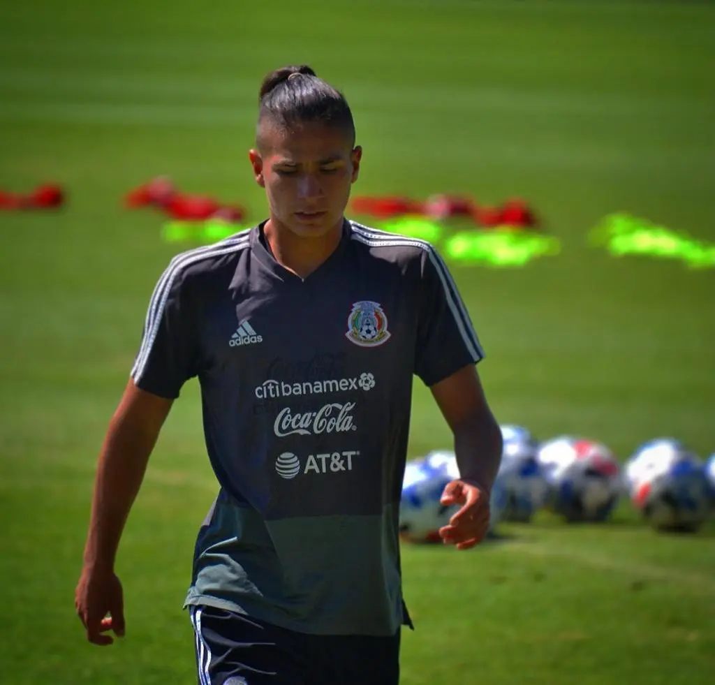 Benjamín Galdames en entrenamiento de la Selección Mexicana