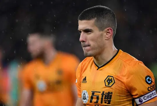 Coady, capitán de los Wolves, reconoce mejoría en la salud de Jiménez