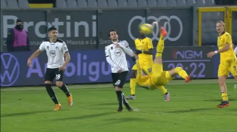 Zaccagni anotó un golazo para el Hellas Verona (@ESPNFC)