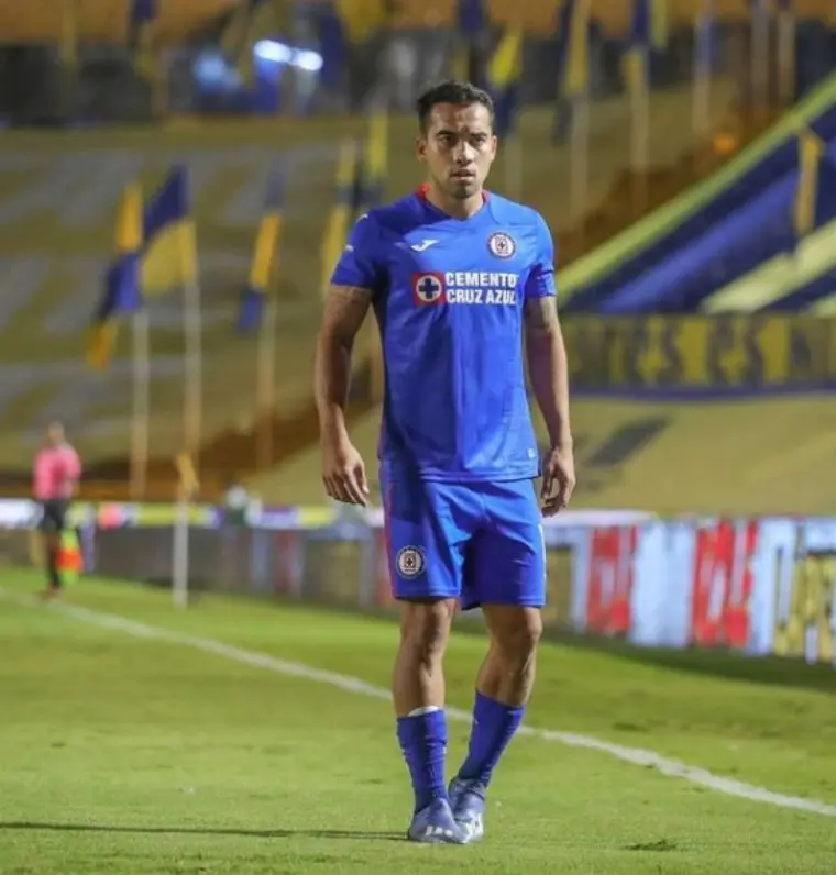 Adrián Aldrete es defensa de Cruz Azul. (Foto: @aldrett)