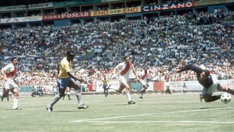 Pelé maravilló al mundo en México 70 (FIFA.com)