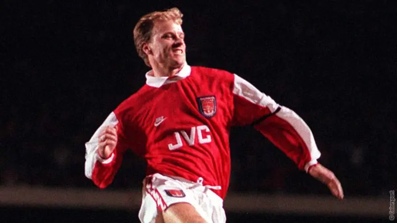 Bergkamp, la sorpresa en el top de Vela (arsenal.com)