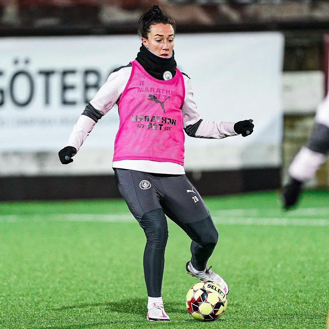 Lucy Bronze en un entrenamiento del City