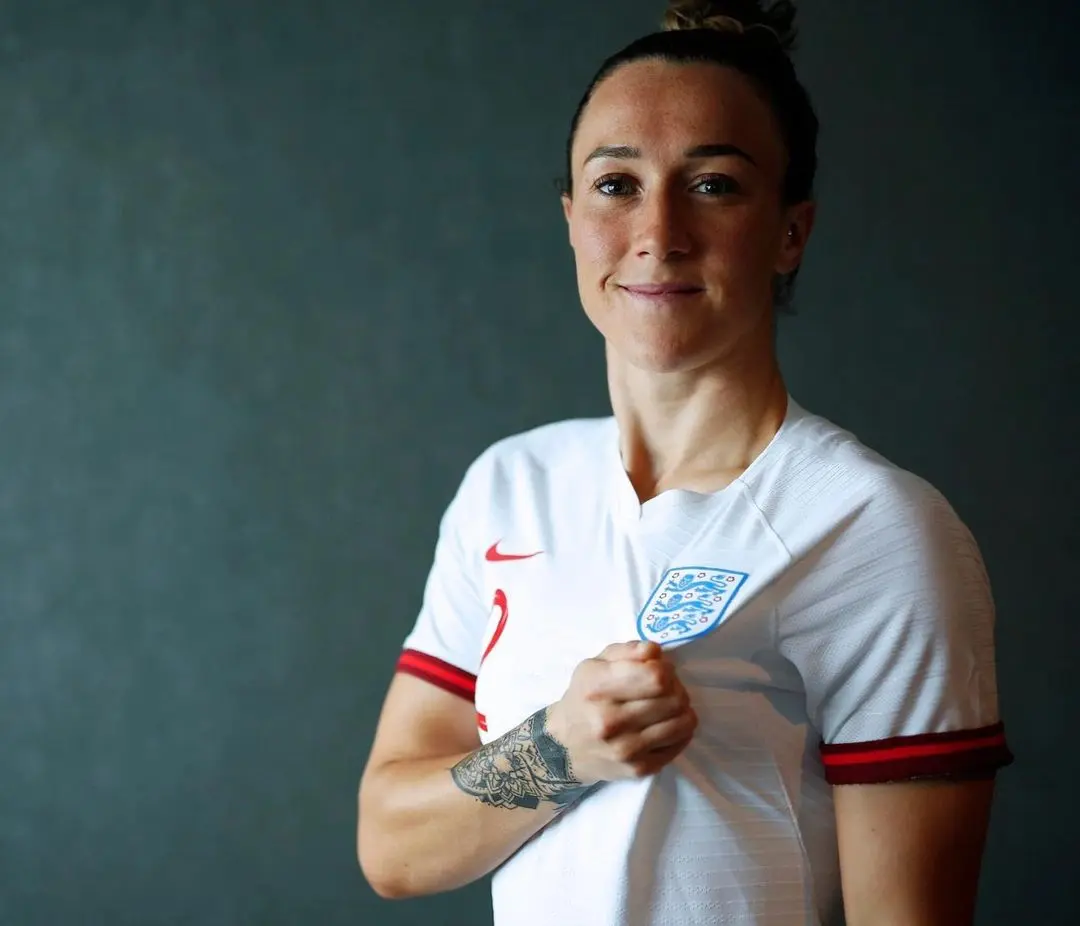 Lucy Bronze es la capitana de Inglaterra