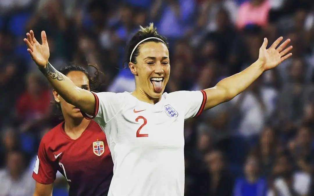 Lucy Bronze ante Noruega en el Mundial de 2019