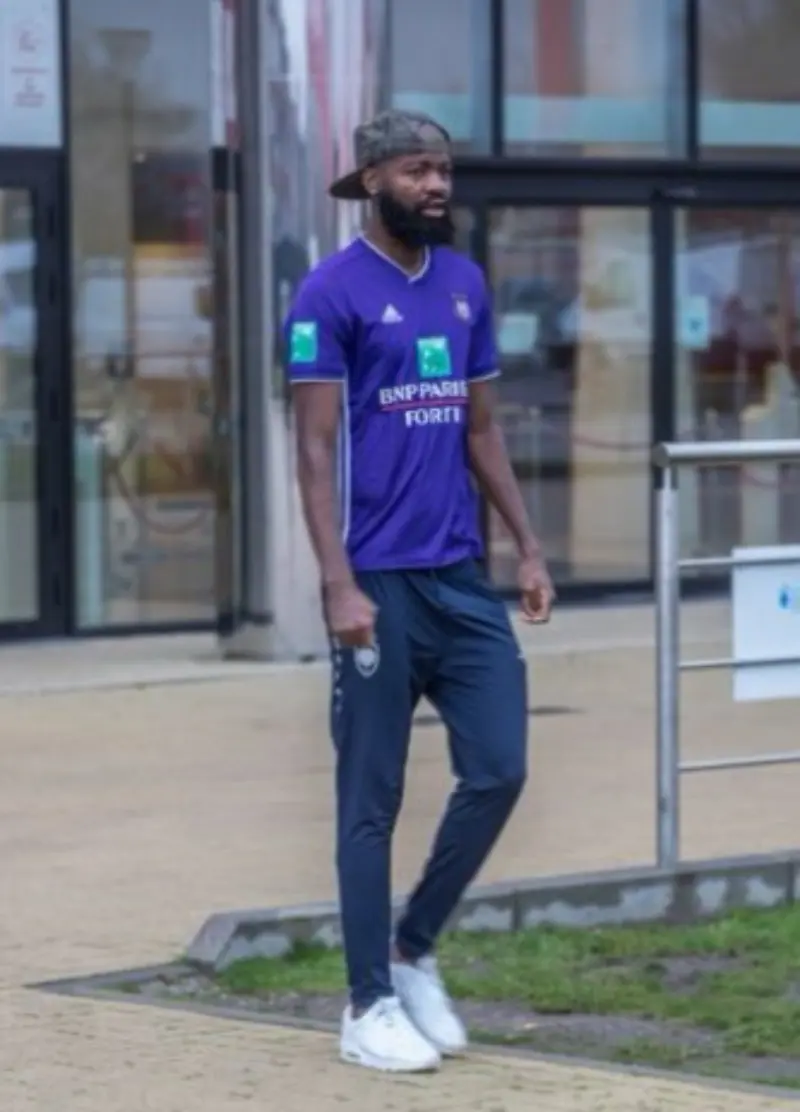 Usó la camiseta del Anderlecht, odiado rival (@Copa90)