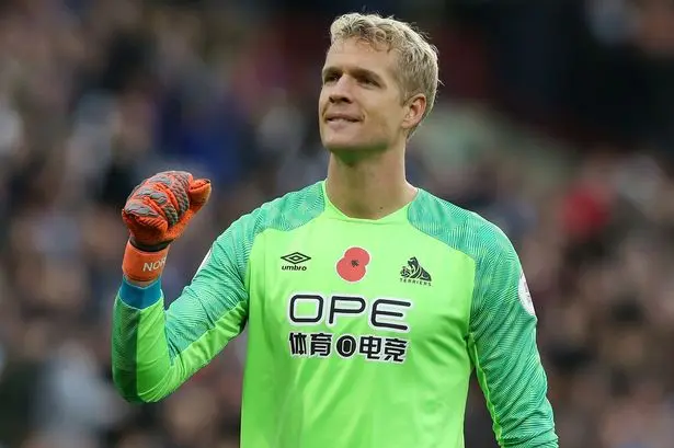 Jonas Lössl con Everton