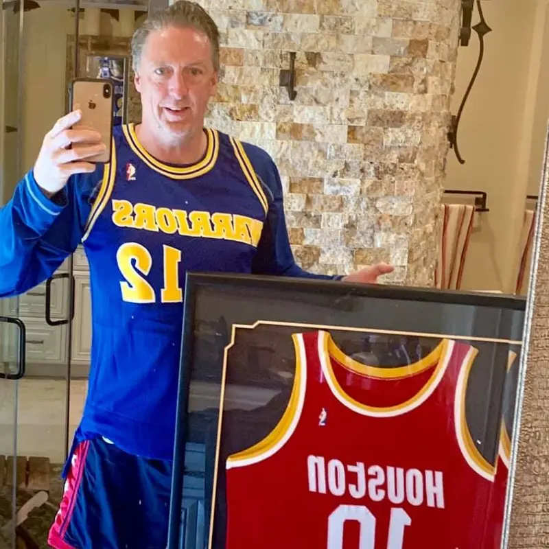 David Wood con sus jerseys de la NBA - Facebook David Wood