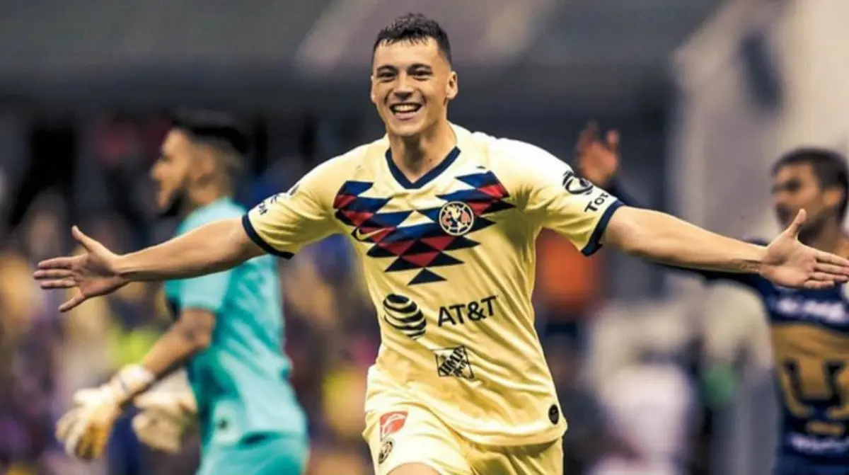 Viñas festeja su primer gol con América